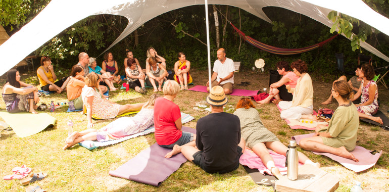 Universal camp: transformacijski spiritualni kamp